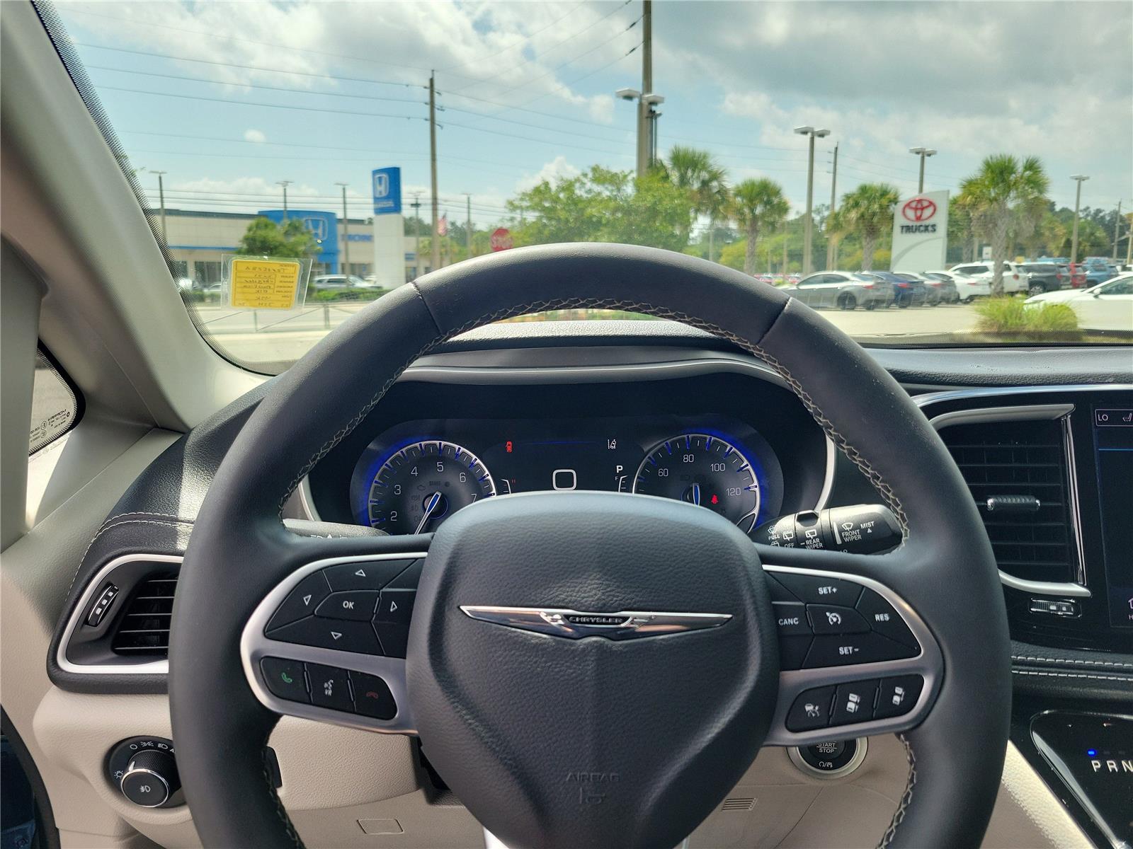 Used 2023 Chrysler Pacifica Van