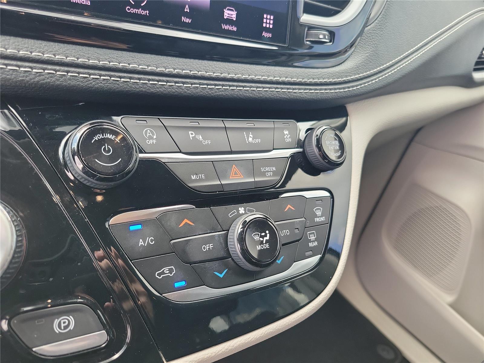 Used 2023 Chrysler Pacifica Van