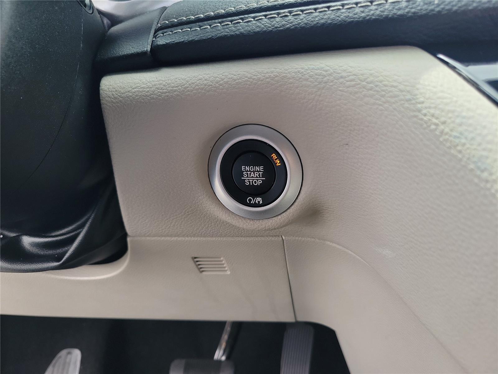 Used 2023 Chrysler Pacifica Van
