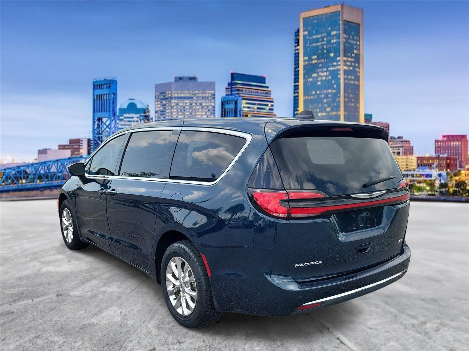 Used 2023 Chrysler Pacifica Van