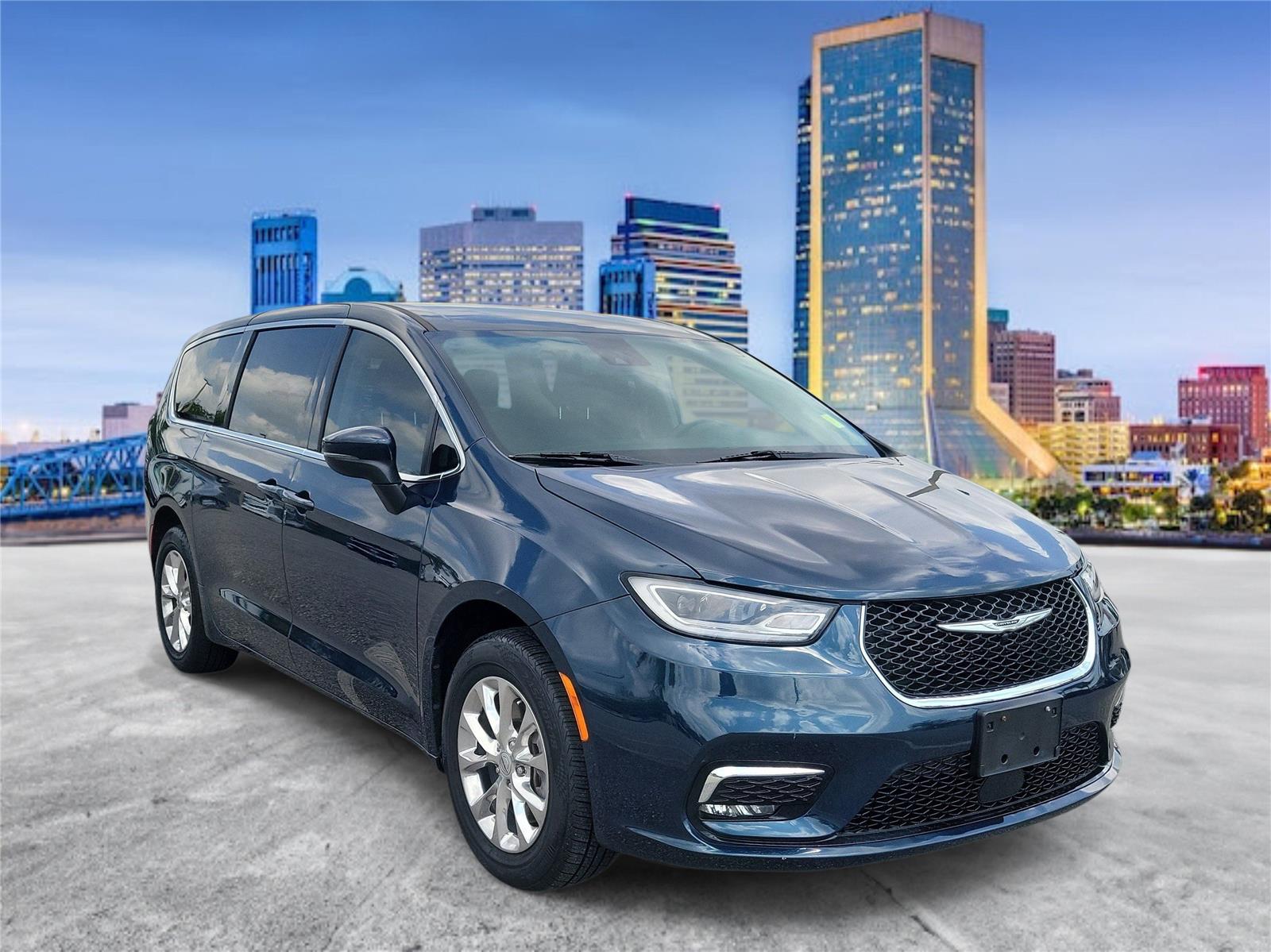 Used 2023 Chrysler Pacifica Van