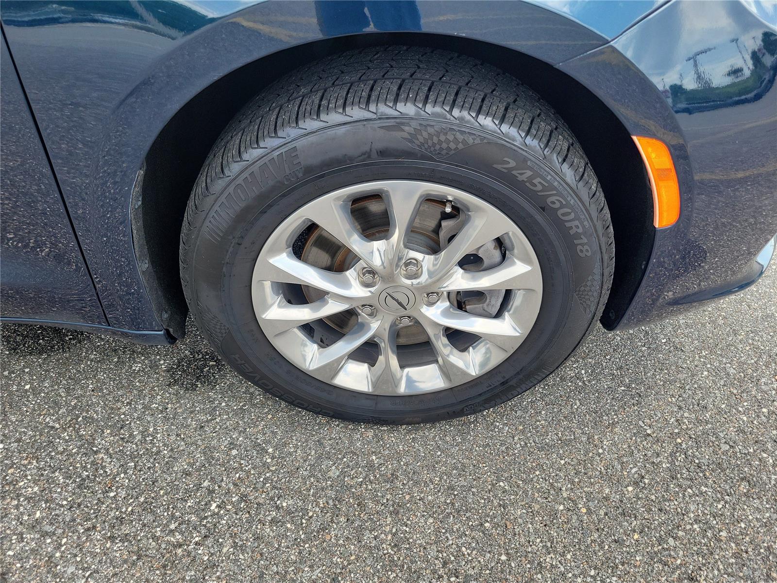 Used 2023 Chrysler Pacifica Van