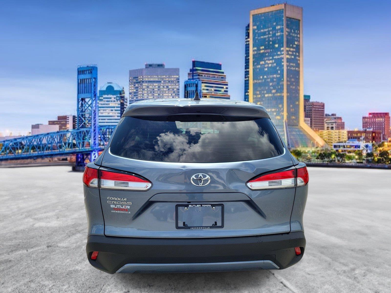Used 2025 Toyota truck COROLLA CROSS Sedan
