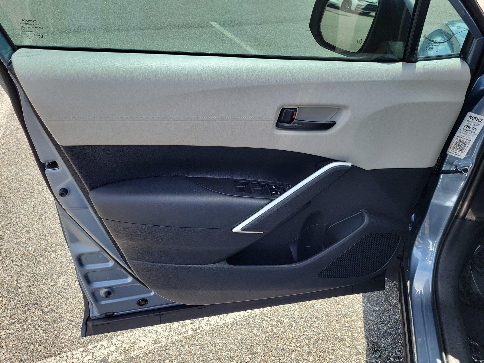 Used 2025 Toyota truck COROLLA CROSS Sedan