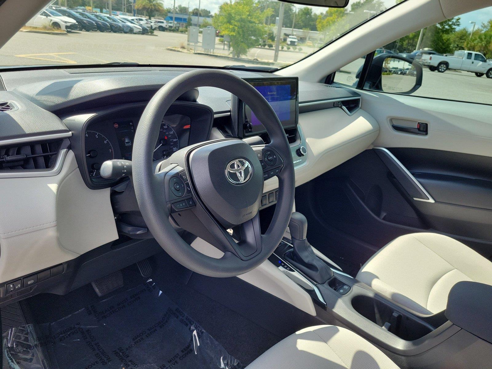 Used 2025 Toyota truck COROLLA CROSS Sedan