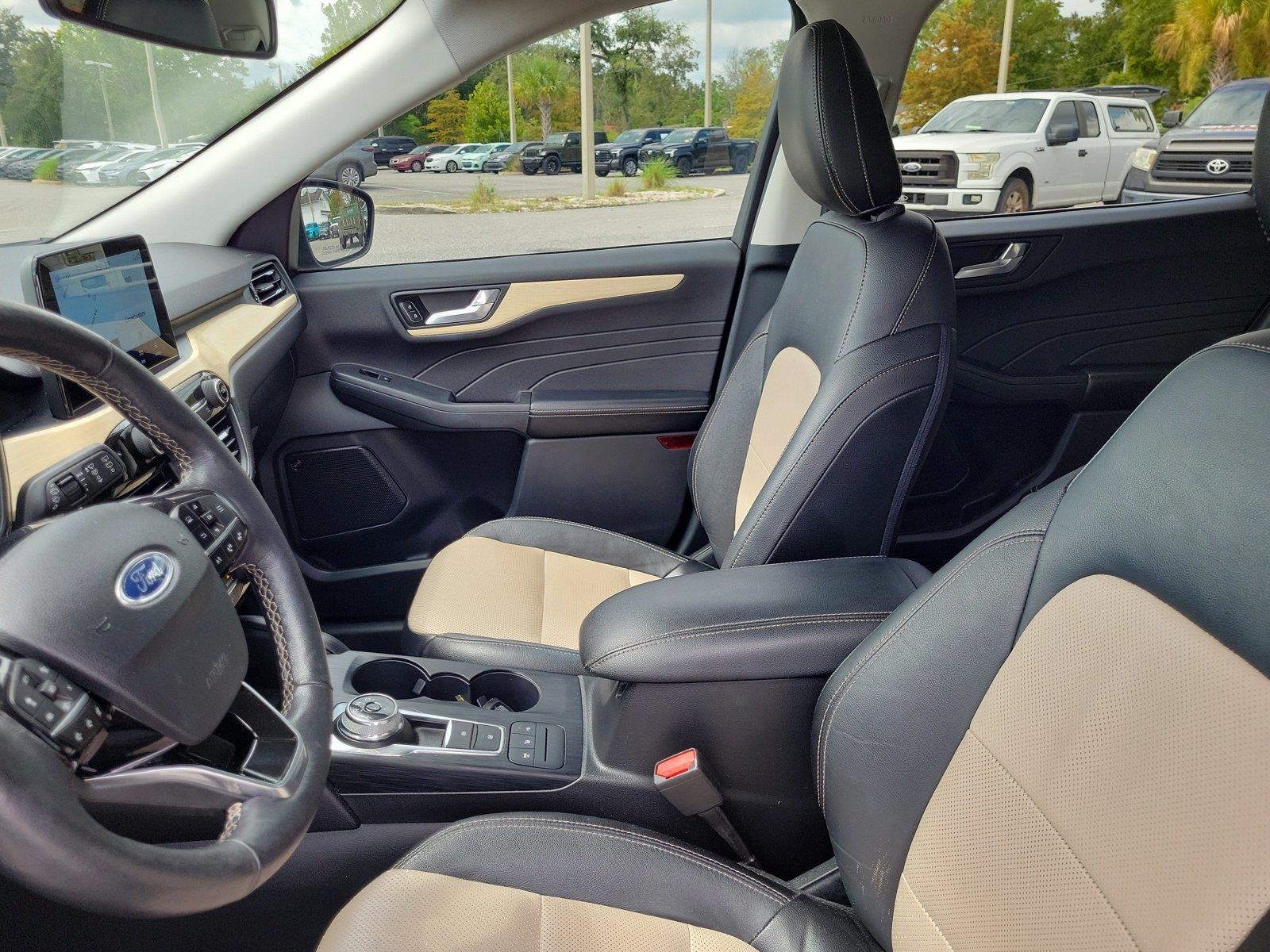 Used 2022 Ford truck ESCAPE Sedan