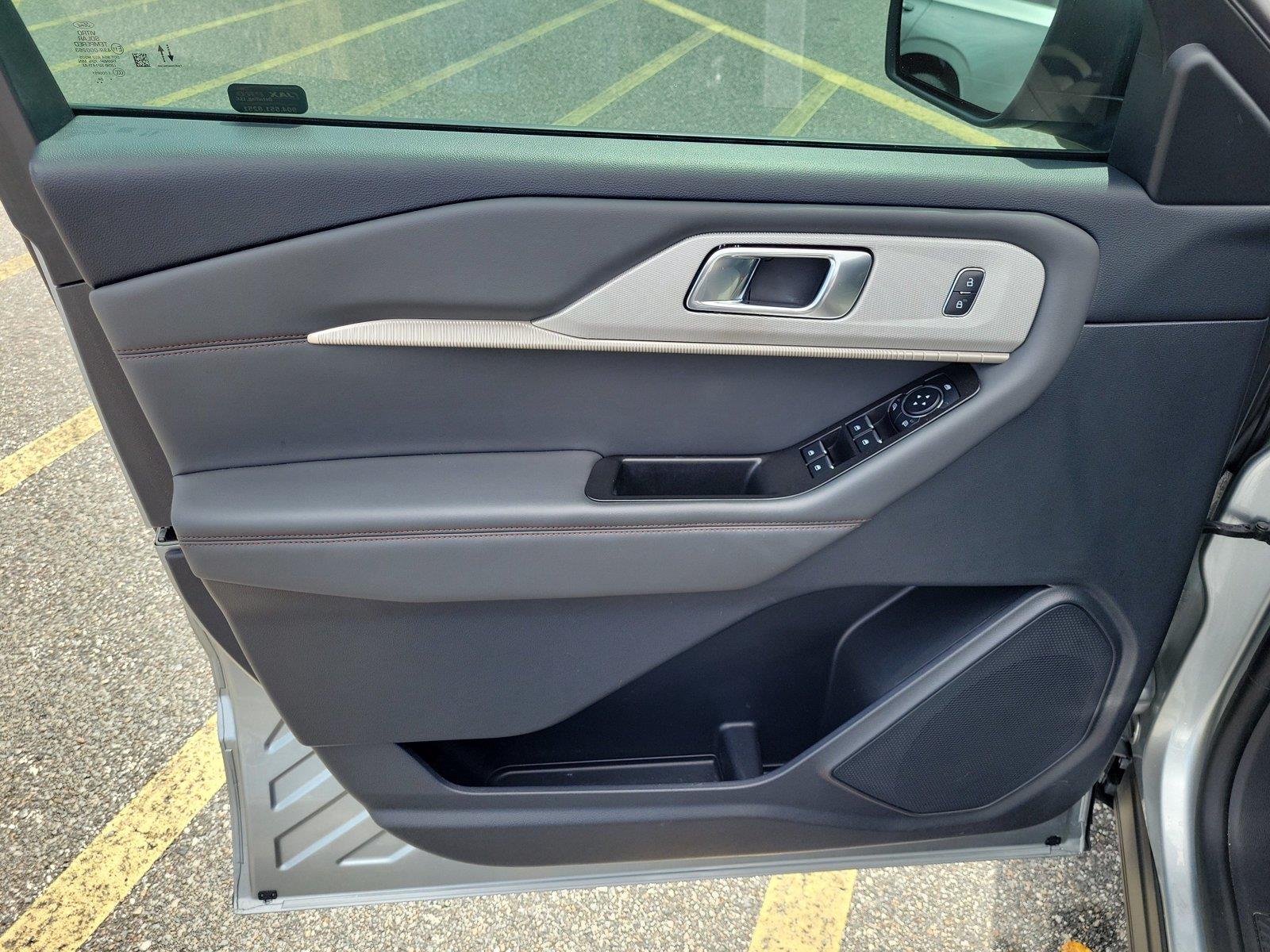 Used 2025 Ford Explorer SUV