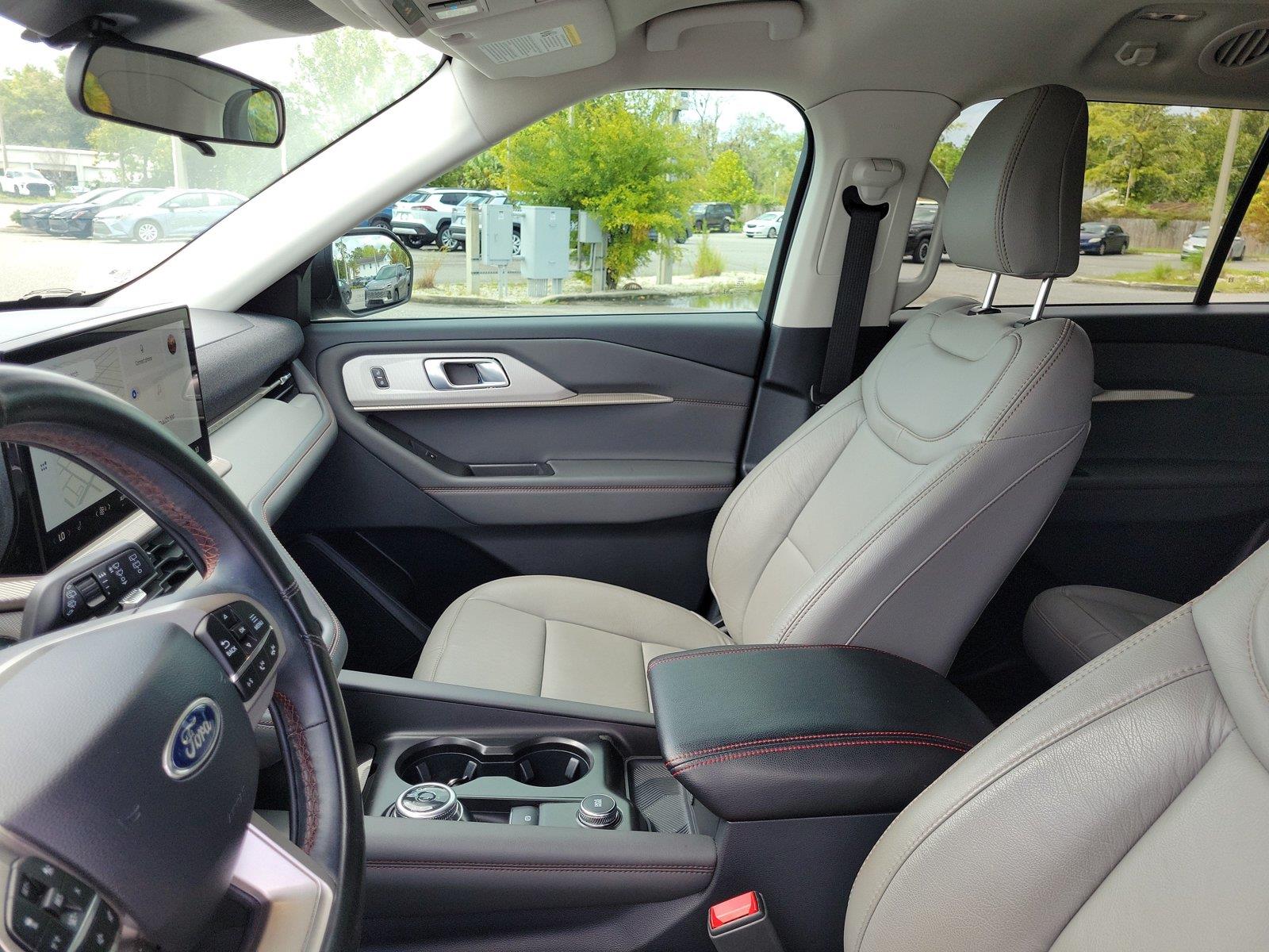 Used 2025 Ford Explorer SUV
