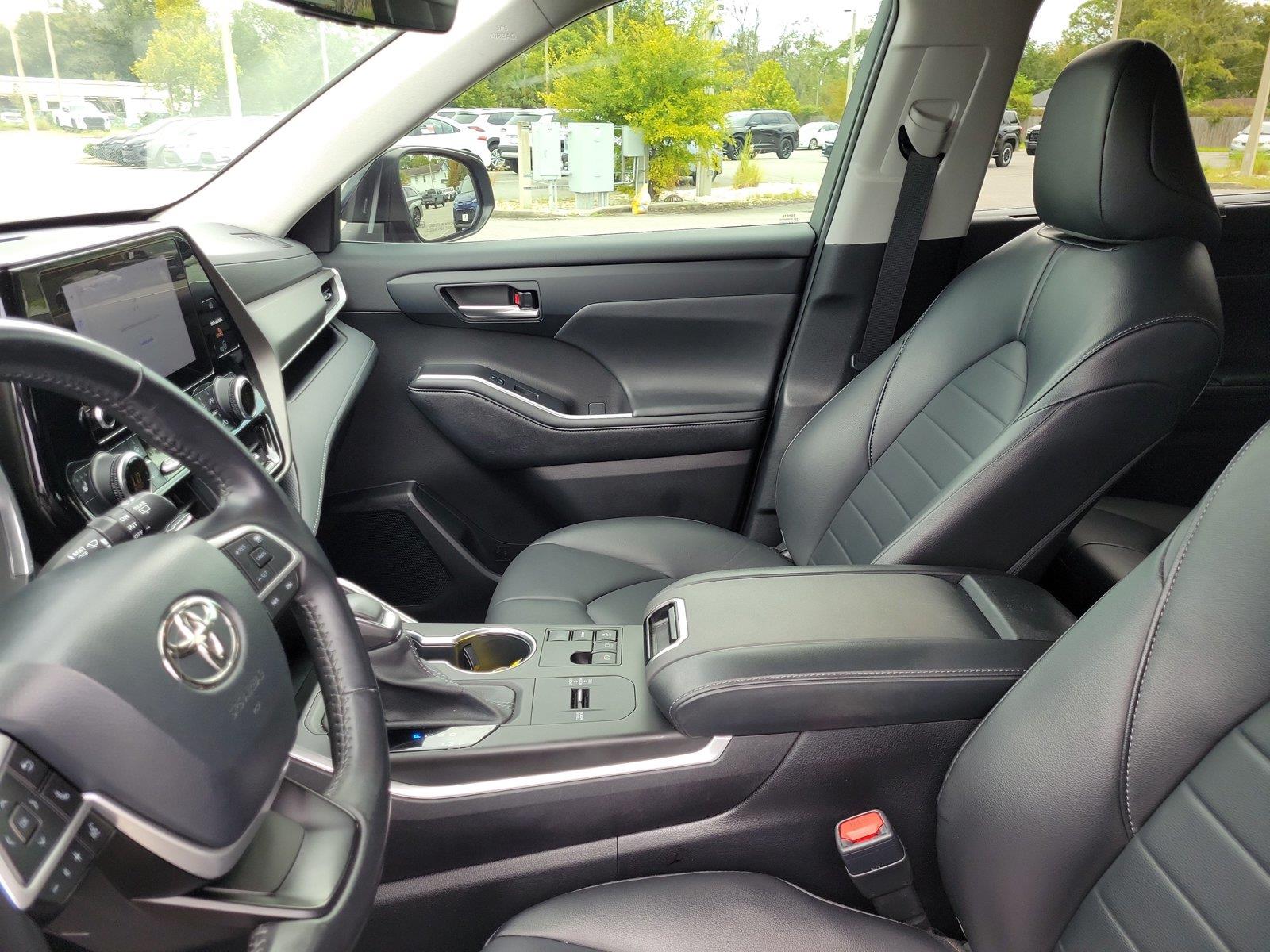 Used 2023 Toyota Highlander SUV