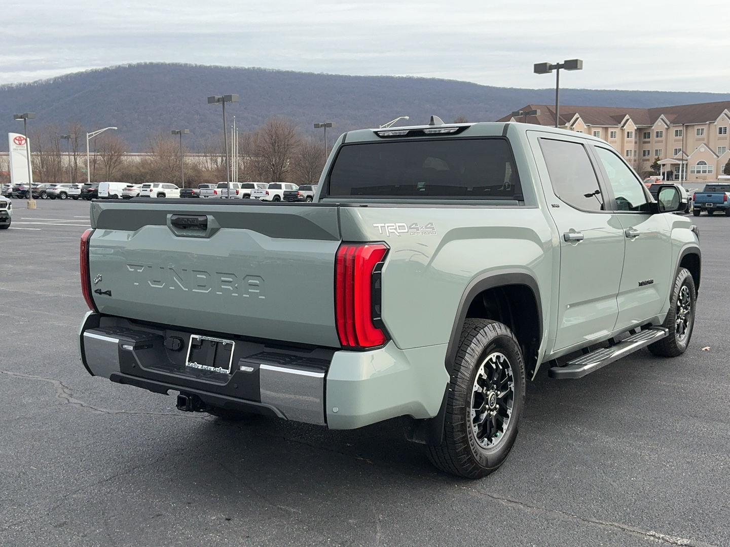 View vehicle photo 7