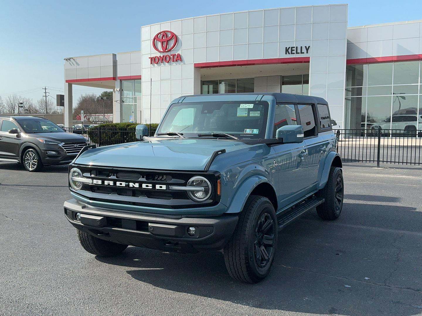 Area 51 2022 Ford Bronco Outer Banks Advanced 4-Door 4WD SUV / Crossover Four-Wheel Drive Automatic