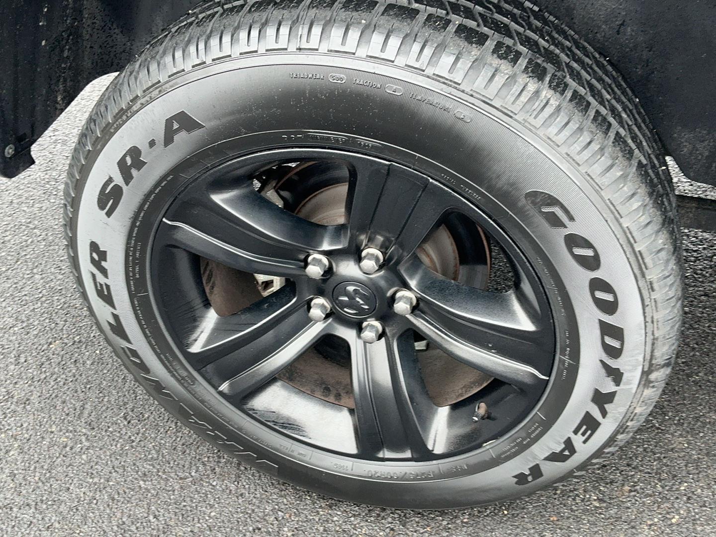 View vehicle photo 5