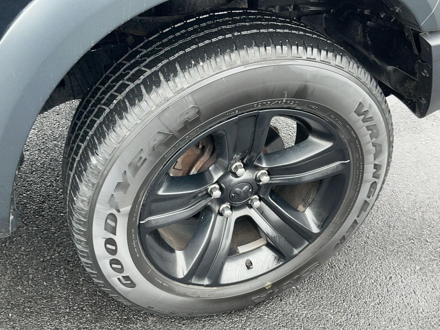 View vehicle photo 6