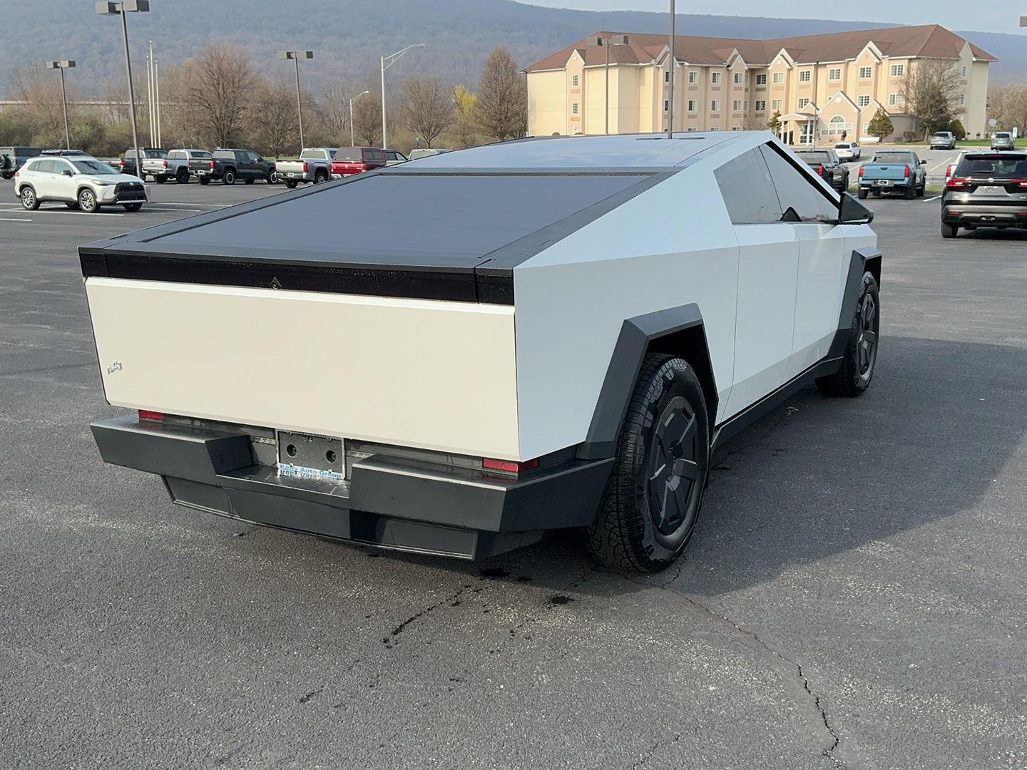 View vehicle photo 7