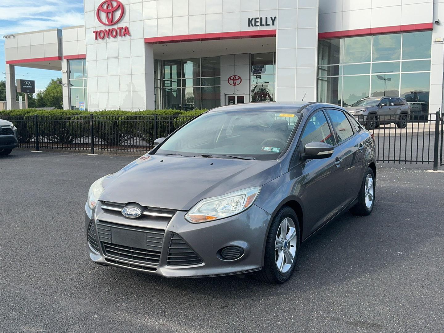 Sterling Gray Metallic 2013 Ford Focus Sedan Front-Wheel Drive 6-Speed Automatic