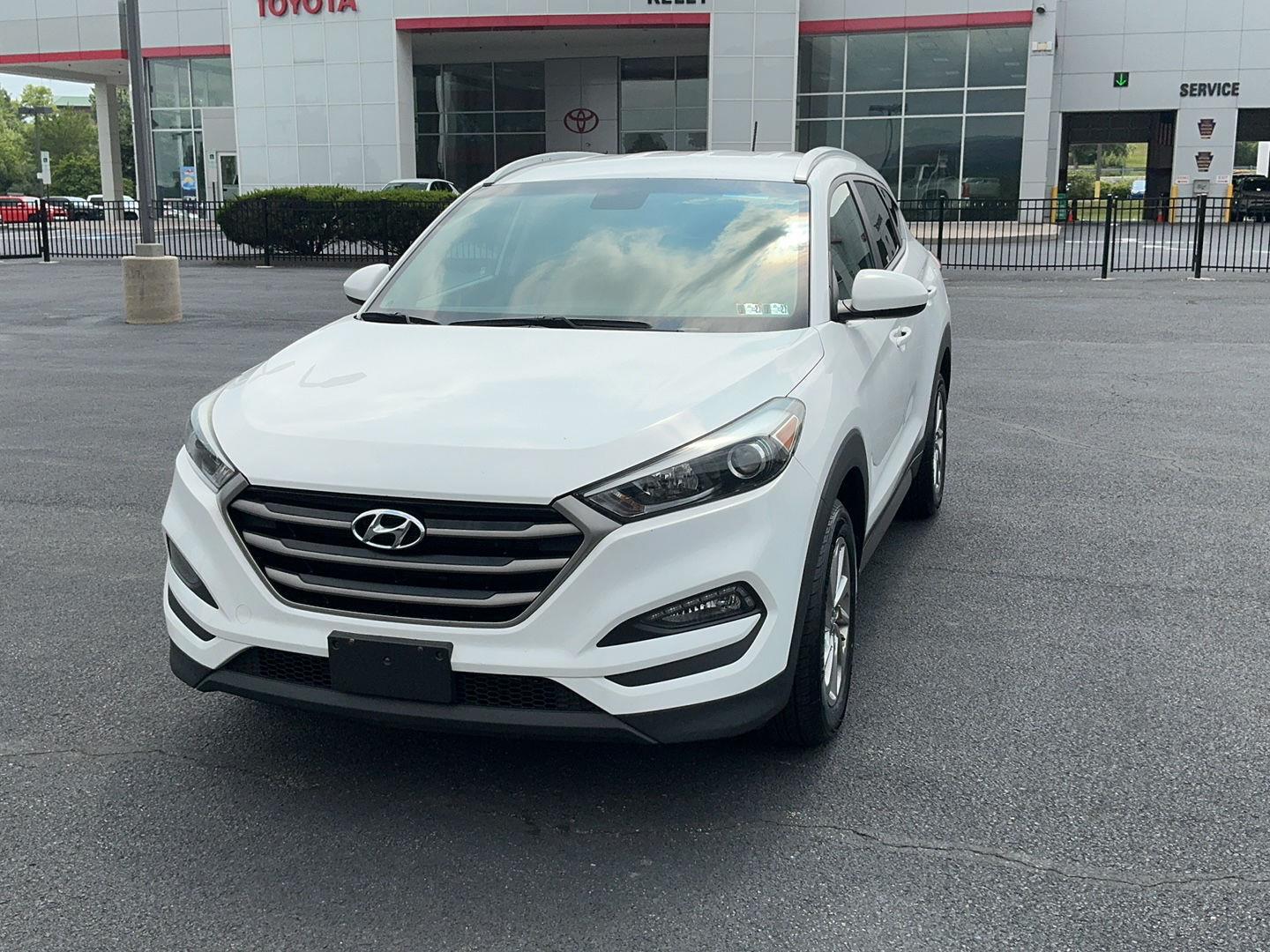 Dazzling White 2016 Hyundai Tucson SUV / Crossover All-Wheel Drive Automatic