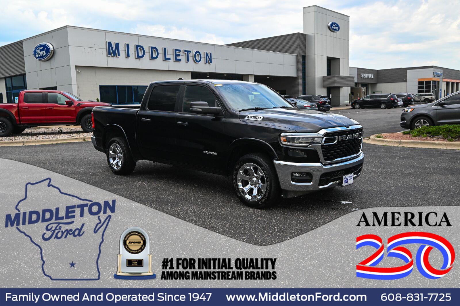 Diamond Black Crystal Pearlcoat 2026 RAM 1500 Pickup Truck Four-Wheel Drive 8-Speed Automatic