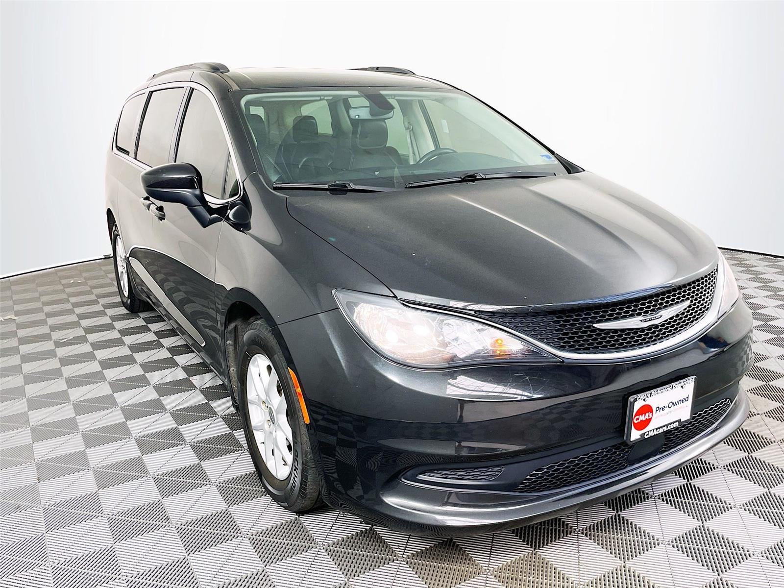 Brilliant Black Crystal Pearlcoat 2021 Chrysler Voyager LXi FWD Minivan Front-Wheel Drive 9-Speed Automatic