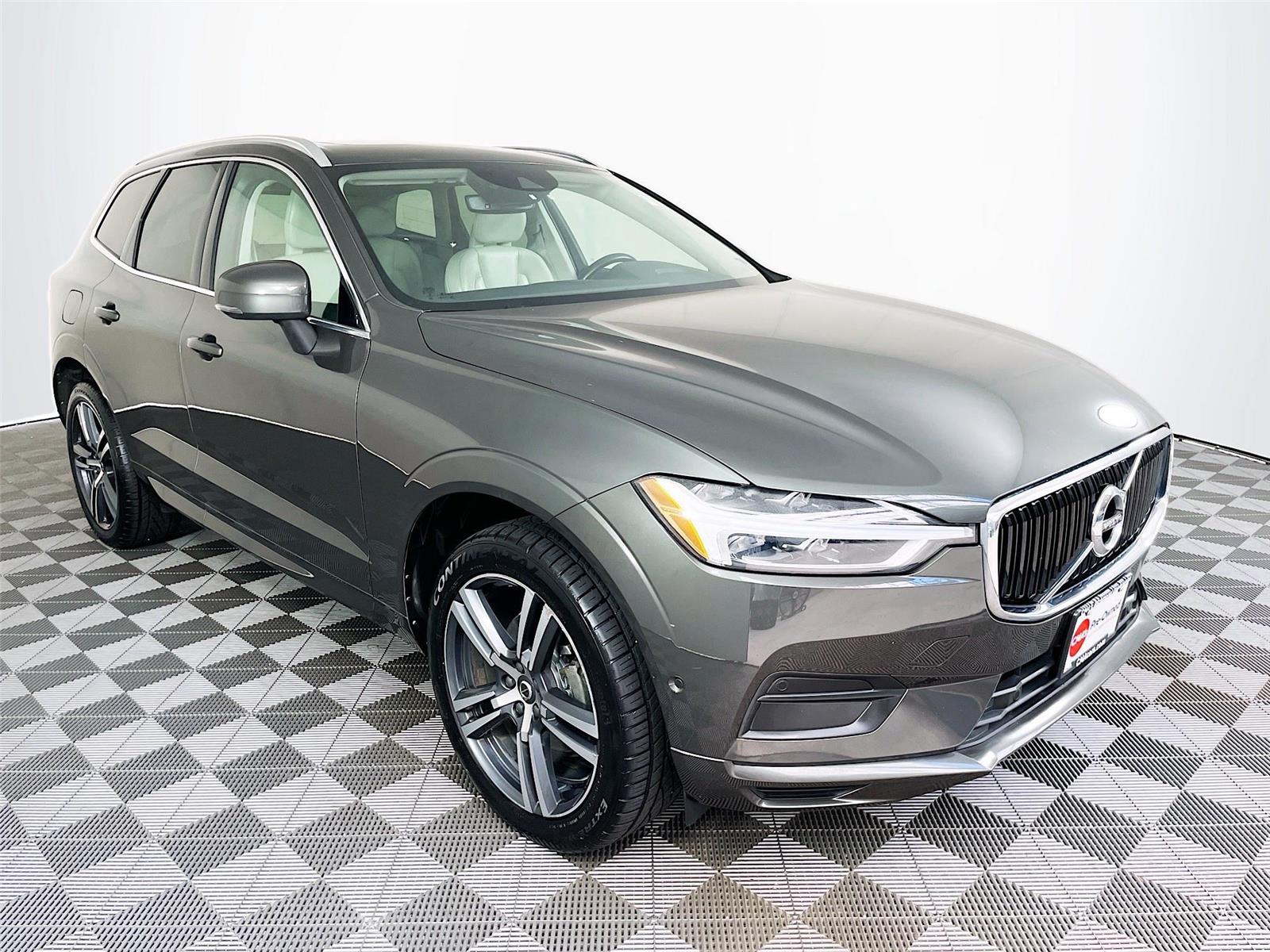 2019 Volvo XC60 Momentum AWD photo
