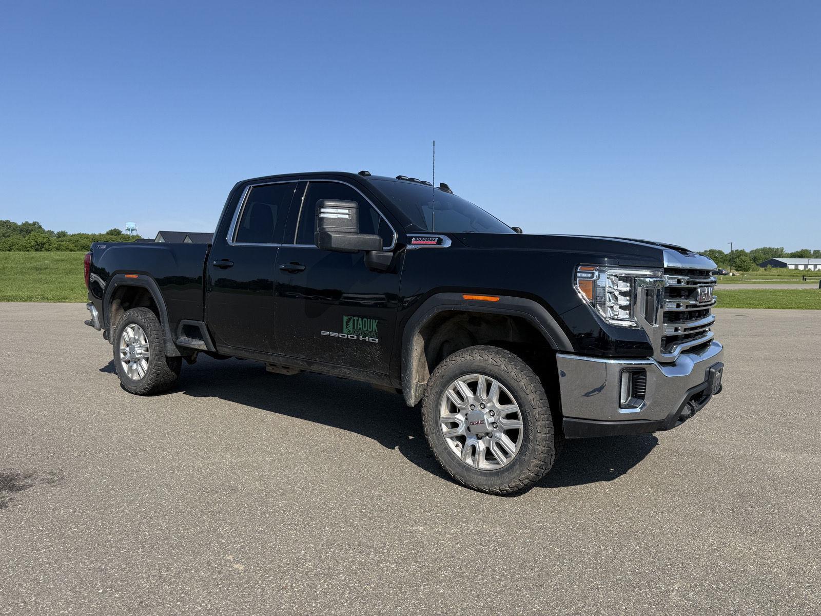 Onyx Black 2022 GMC Sierra 2500HD Pickup Truck Four-Wheel Drive Automatic