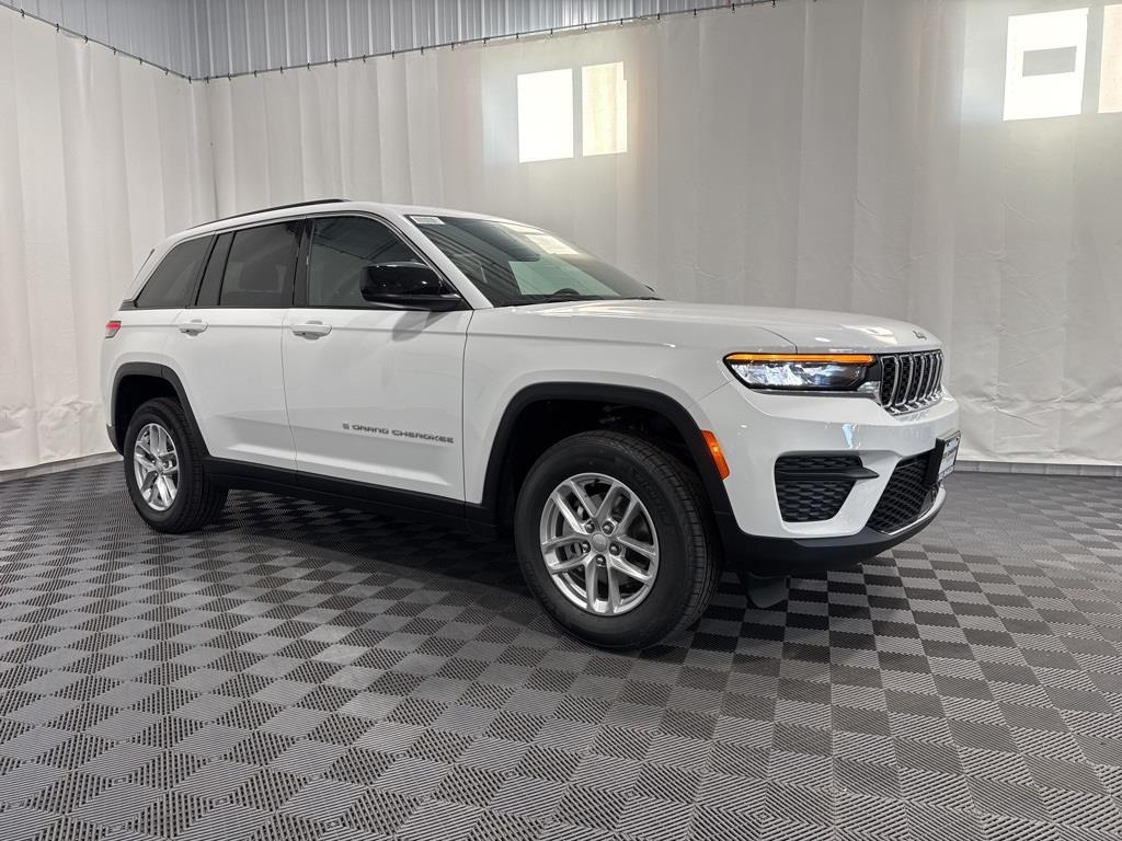 2025 Jeep Grand Cherokee Laredo's photo