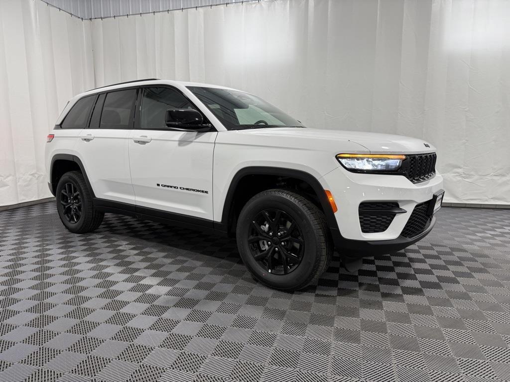 2025 Jeep Grand Cherokee Altitude's photo