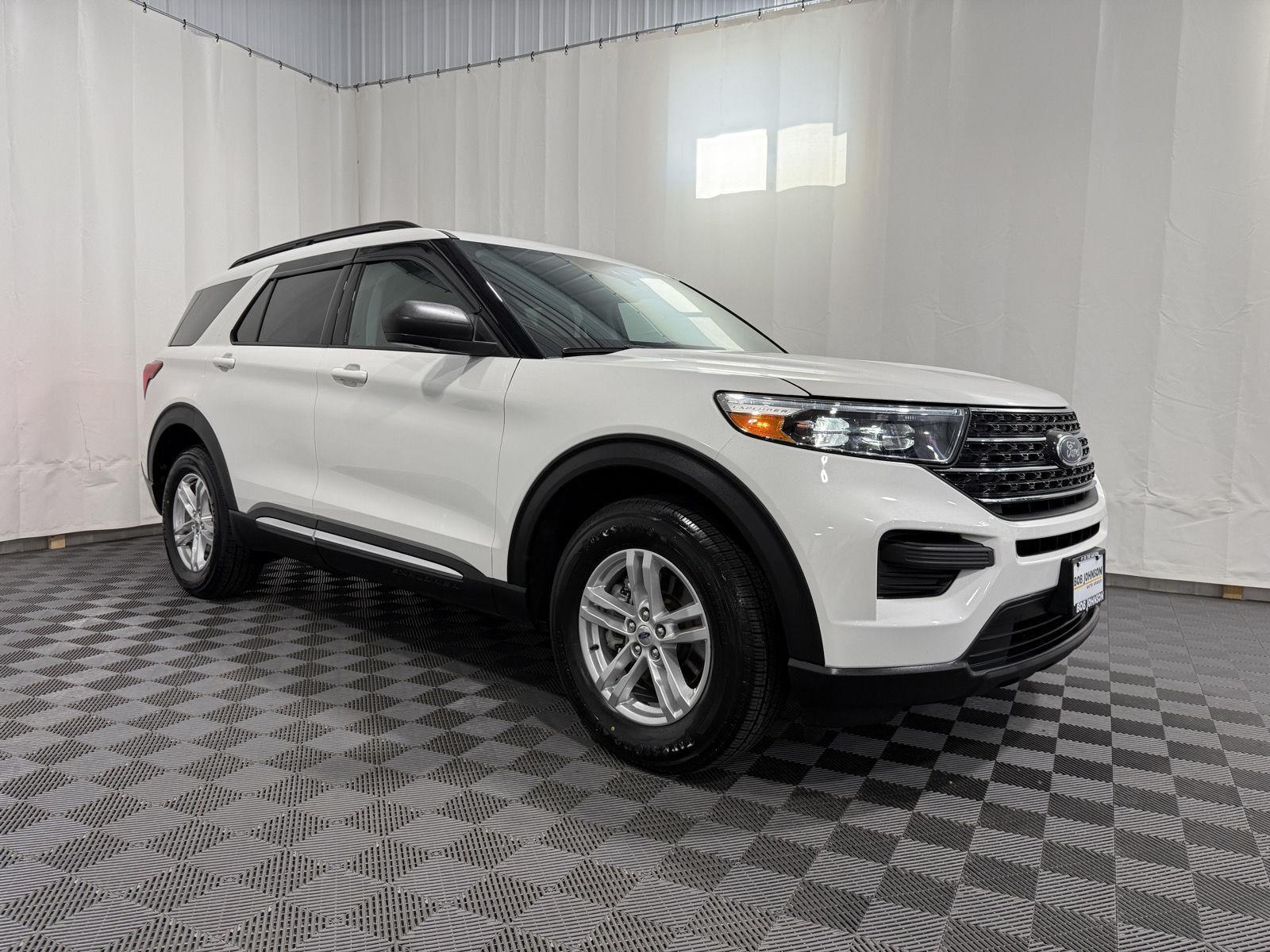 Star White Metallic Tri-Coat 2023 Ford Explorer SUV / Crossover All-Wheel Drive Automatic