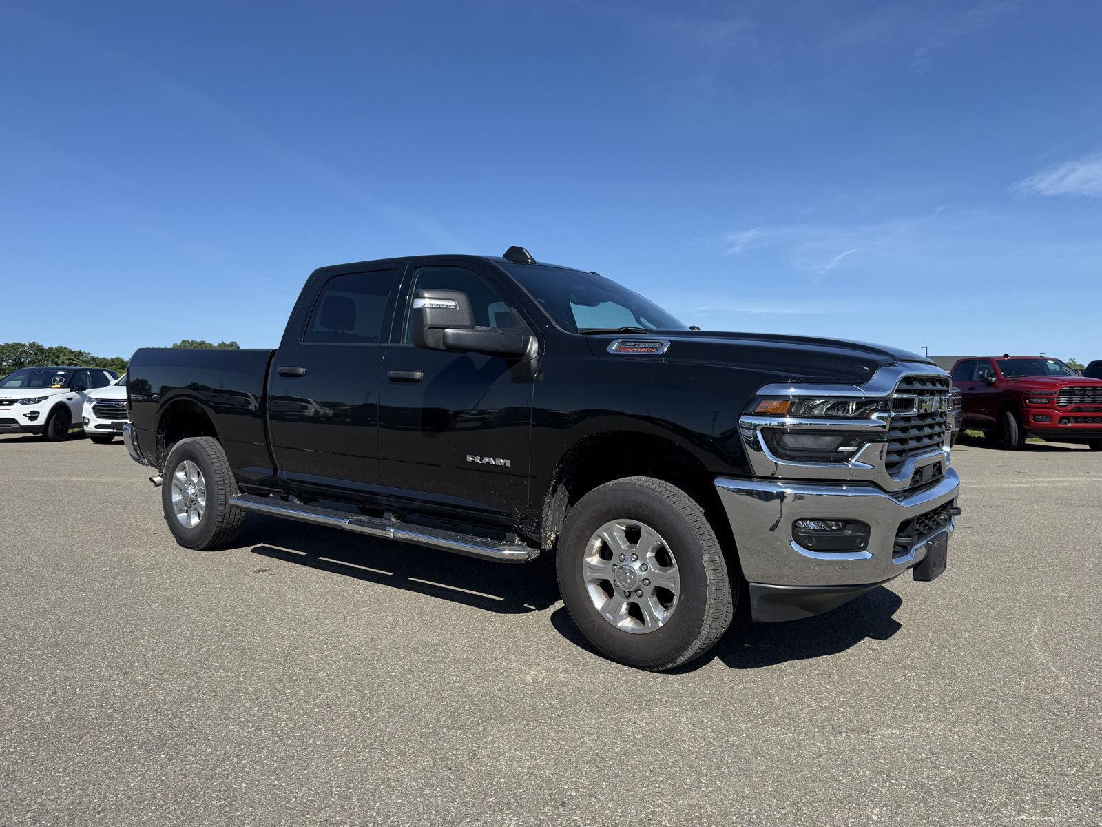 Diamond Black Crystal Pearlcoat 2026 RAM 2500 Pickup Truck Four-Wheel Drive 8-Speed Automatic