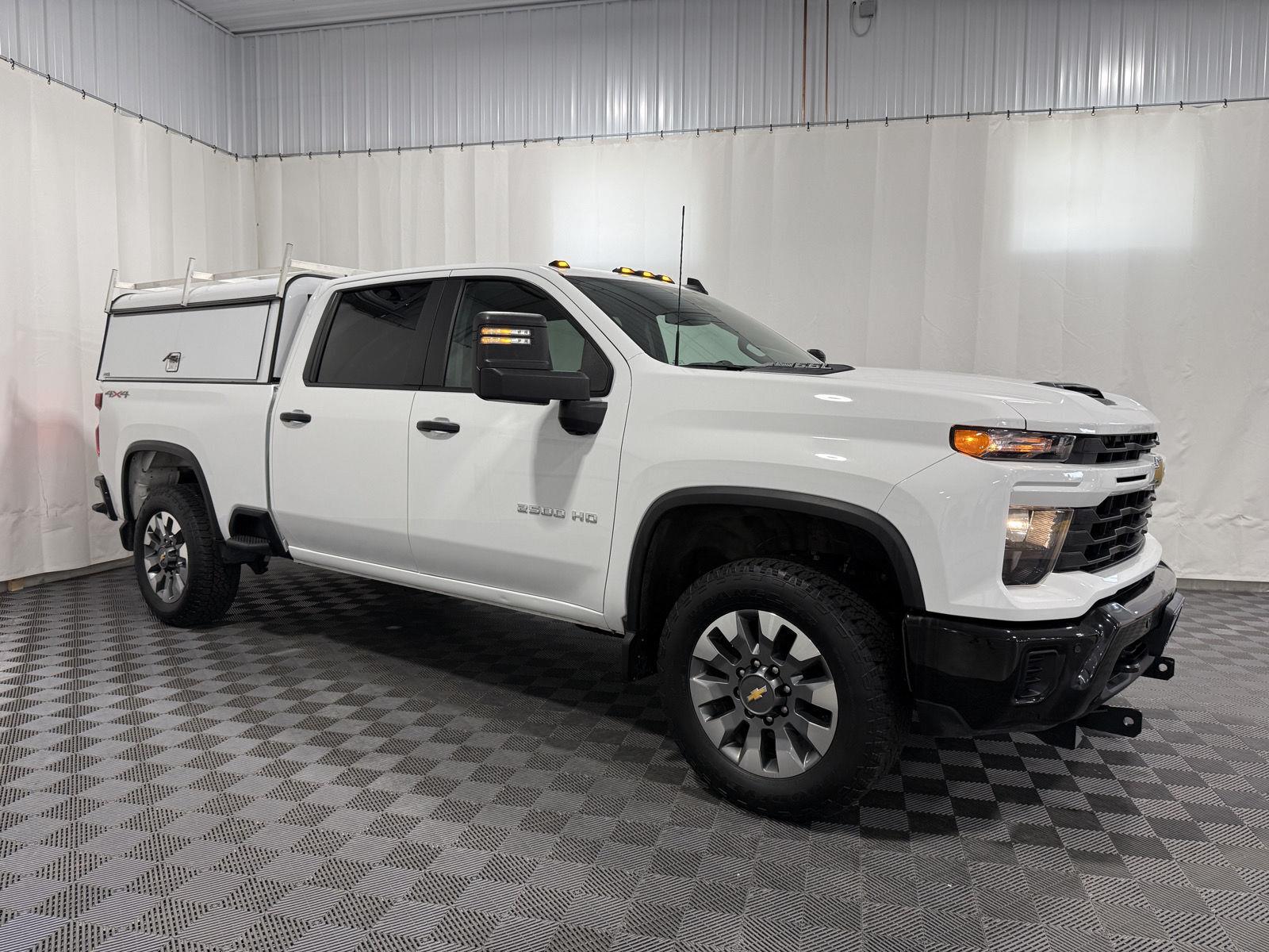 Summit White 2025 Chevrolet Silverado 2500HD Pickup Truck Four-Wheel Drive Automatic
