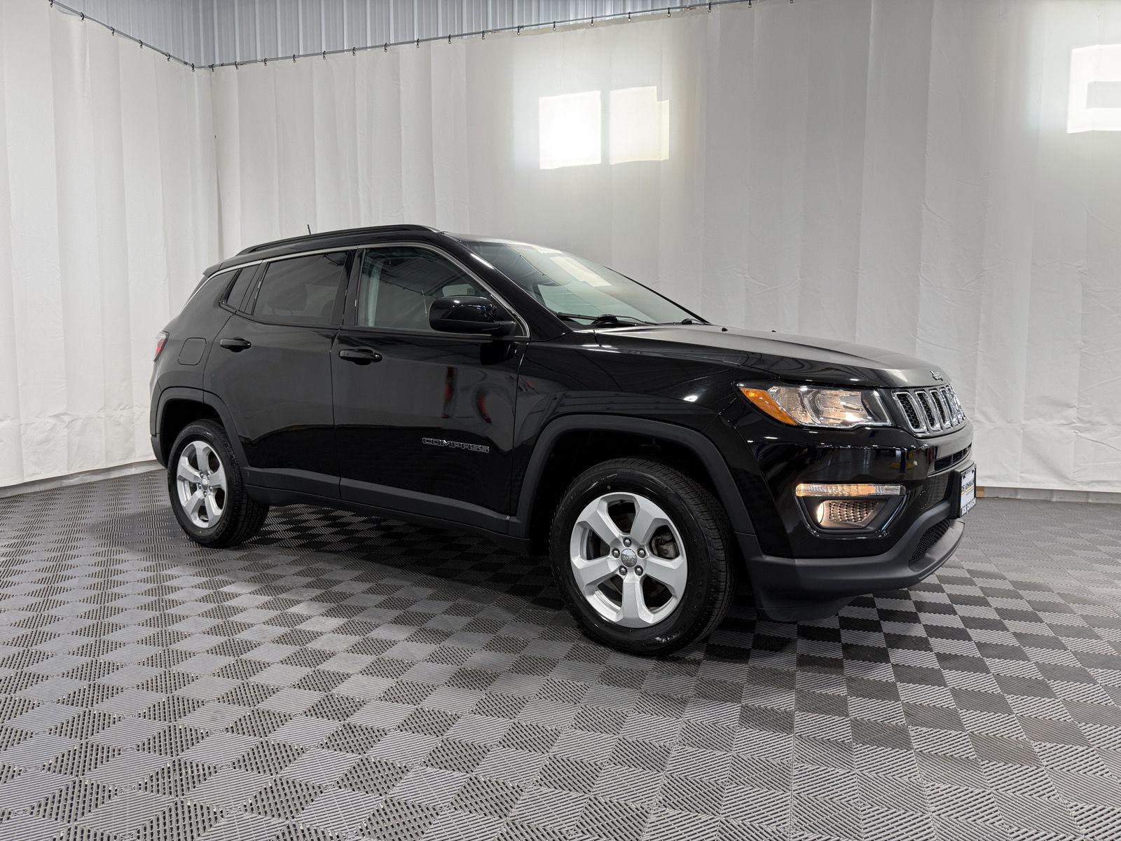 Diamond Black Crystal Pearlcoat 2020 Jeep Compass SUV / Crossover Four-Wheel Drive 9-Speed Automatic