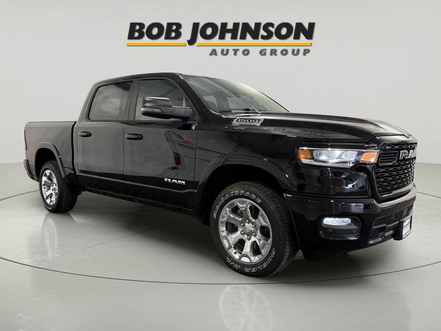 Diamond Black Crystal Pearlcoat 2026 RAM 1500 Pickup Truck Four-Wheel Drive 8-Speed Automatic