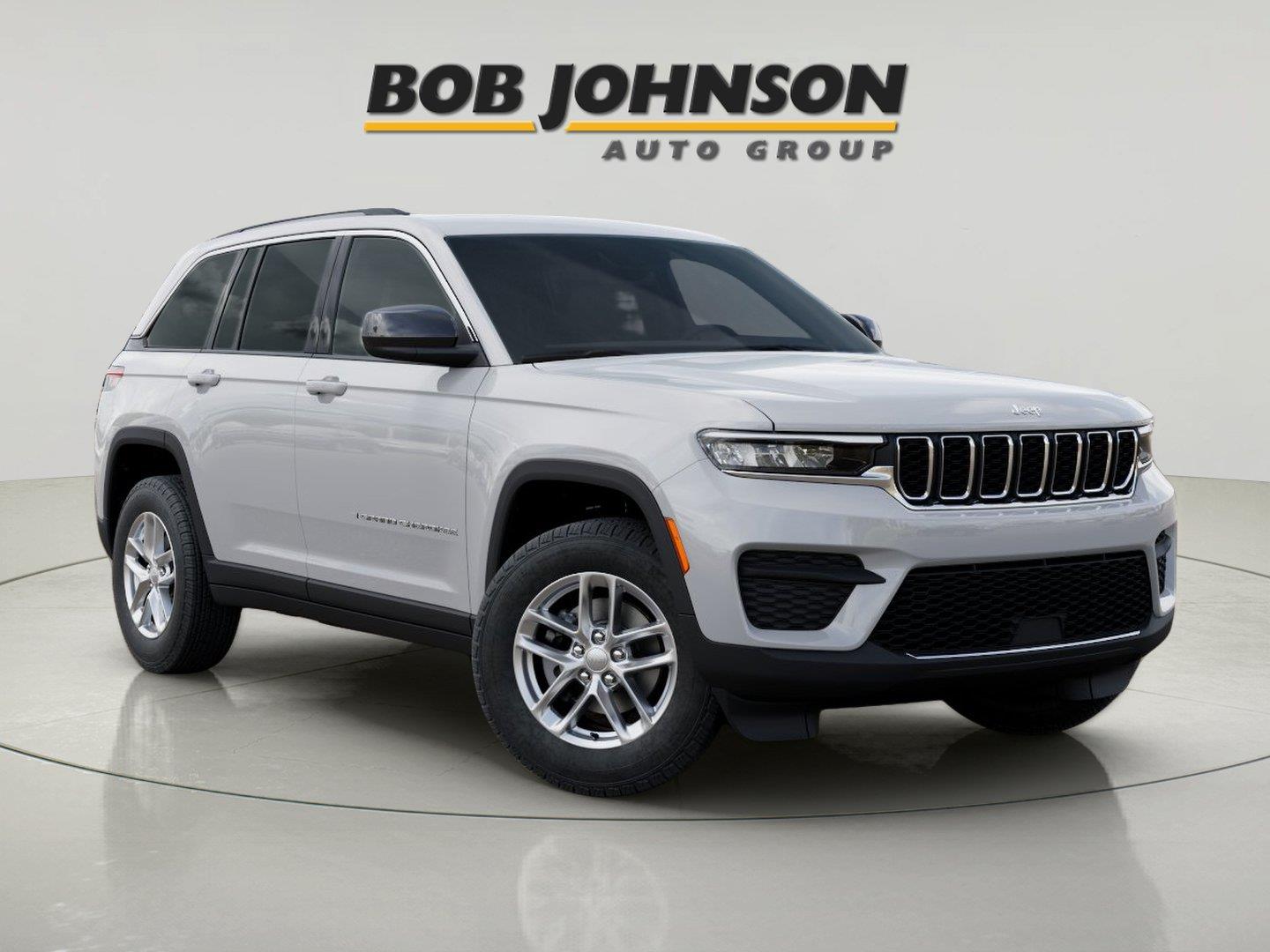 Bright White Clearcoat 2026 Jeep Grand Cherokee SUV / Crossover Four-Wheel Drive 8-Speed Automatic
