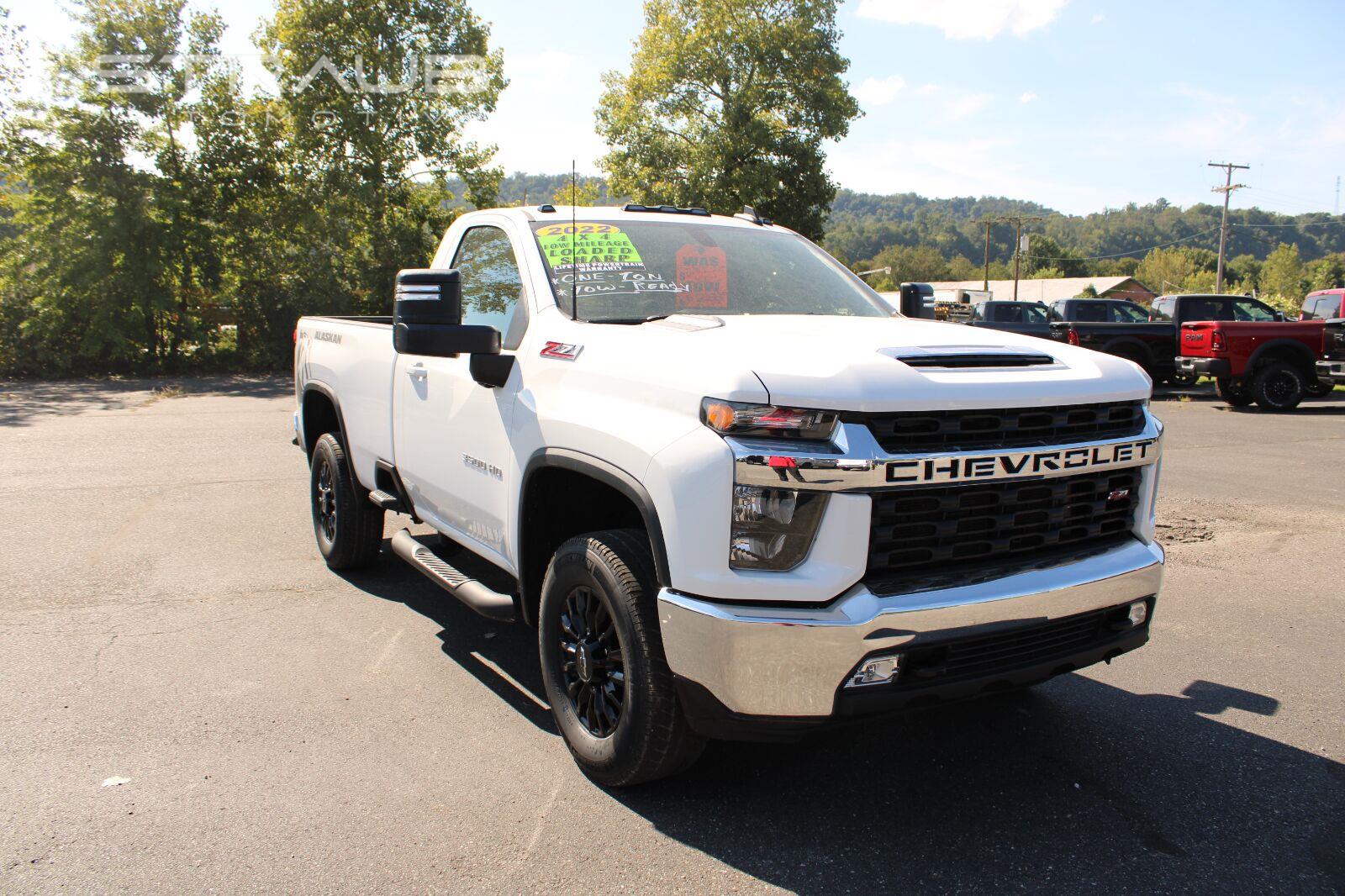 Summit White 2022 Chevrolet Silverado 3500HD Pickup Truck Four-Wheel Drive 6-Speed Automatic