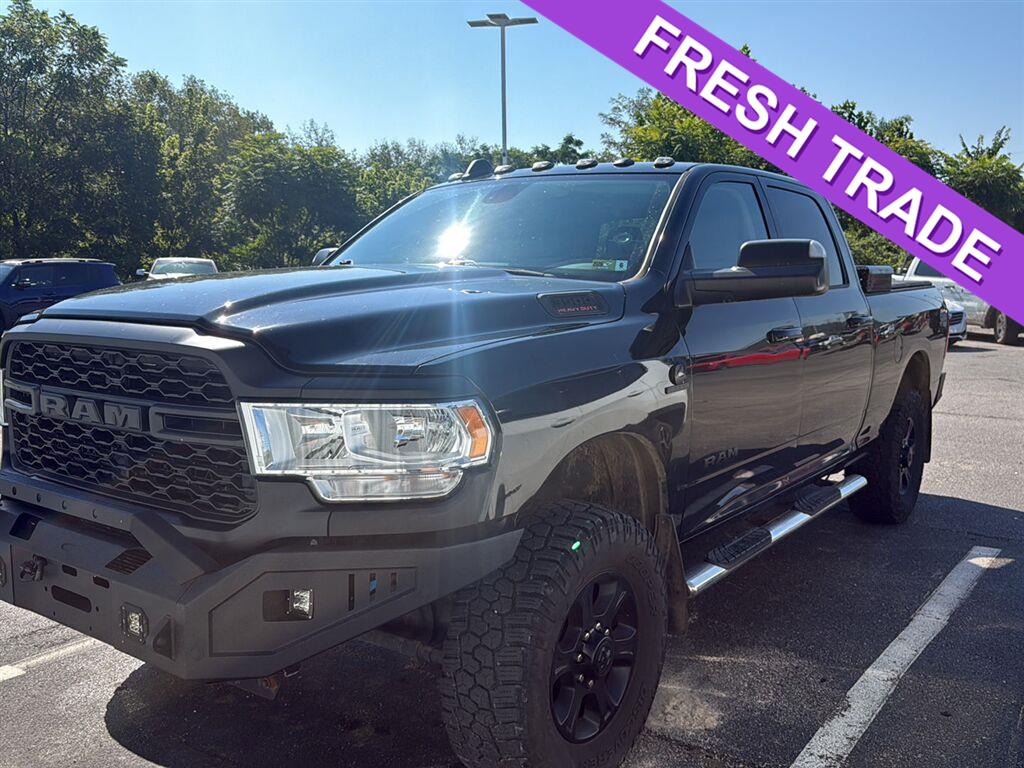 Diamond Black Crystal Pearlcoat 2019 RAM 3500 Pickup Truck Four-Wheel Drive 6-Speed Automatic