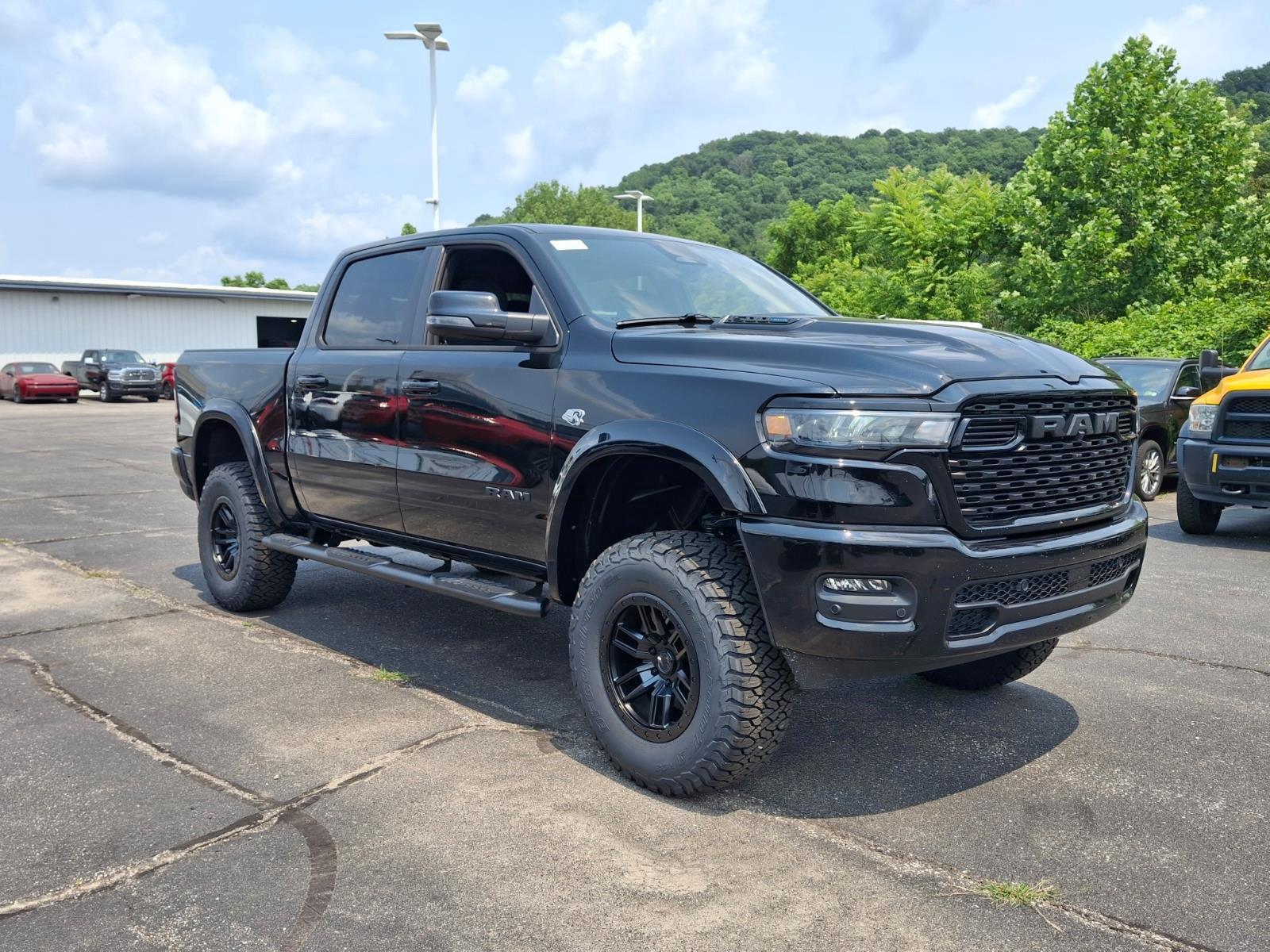 Diamond Black Crystal Pearlcoat 2026 RAM 1500 Pickup Truck Four-Wheel Drive 8-Speed Automatic