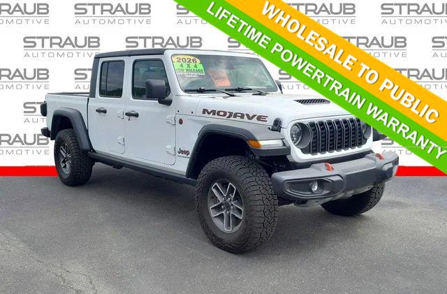 Bright White Clearcoat 2026 Jeep Gladiator Pickup Truck Four-Wheel Drive 8-Speed Automatic