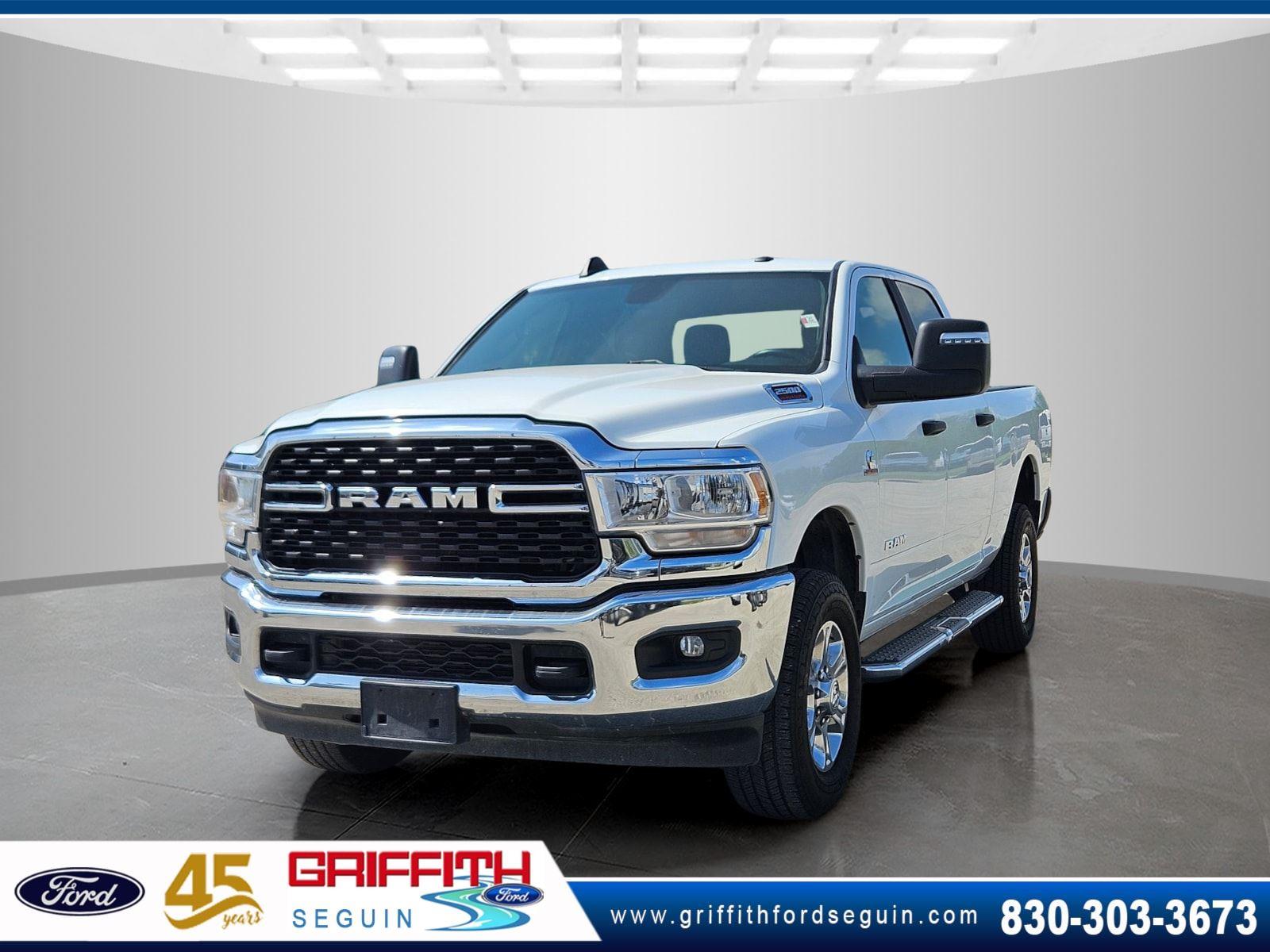 Bright White Clearcoat 2024 RAM 2500 Big Horn Crew Cab 4WD Pickup Truck Four-Wheel Drive 6-Speed Automatic