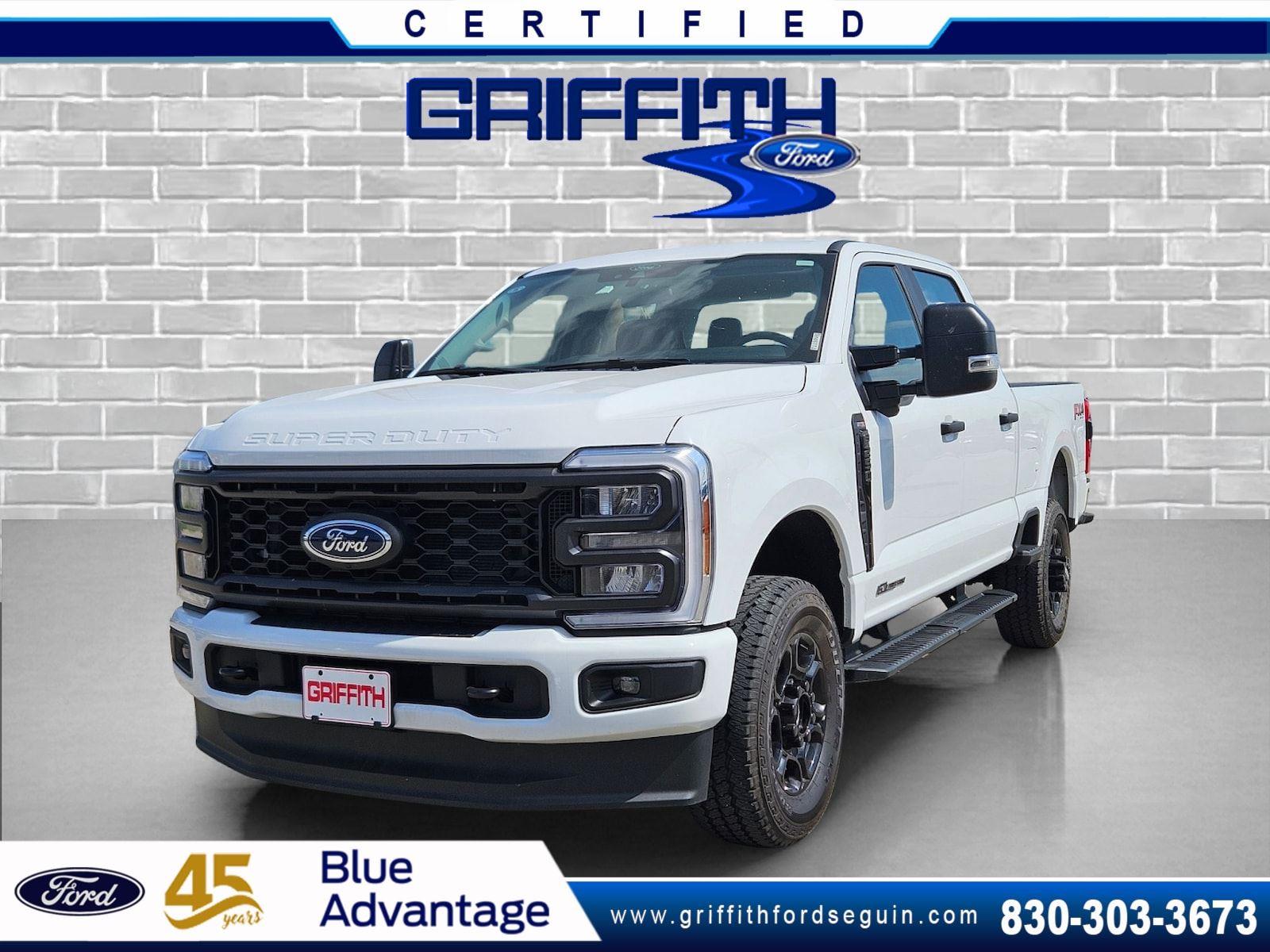 Oxford White 2026 Ford F-250 Super Duty Pickup Truck Four-Wheel Drive Automatic