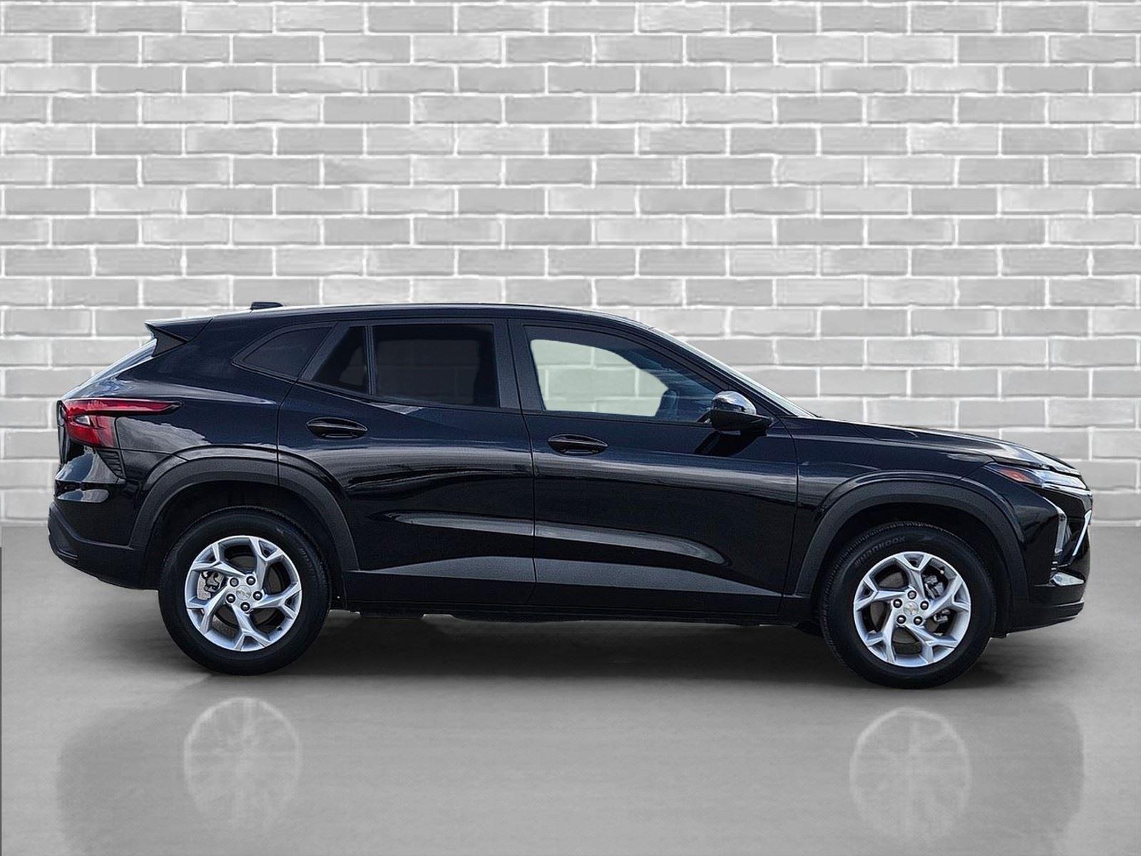 View vehicle photo 4
