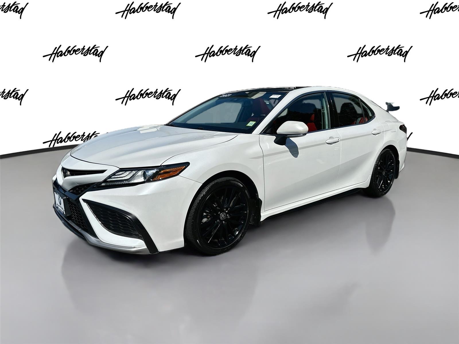 White (Wind Chill Pearl) 2021 Toyota Camry Sedan Front-Wheel Drive 8-Speed Automatic