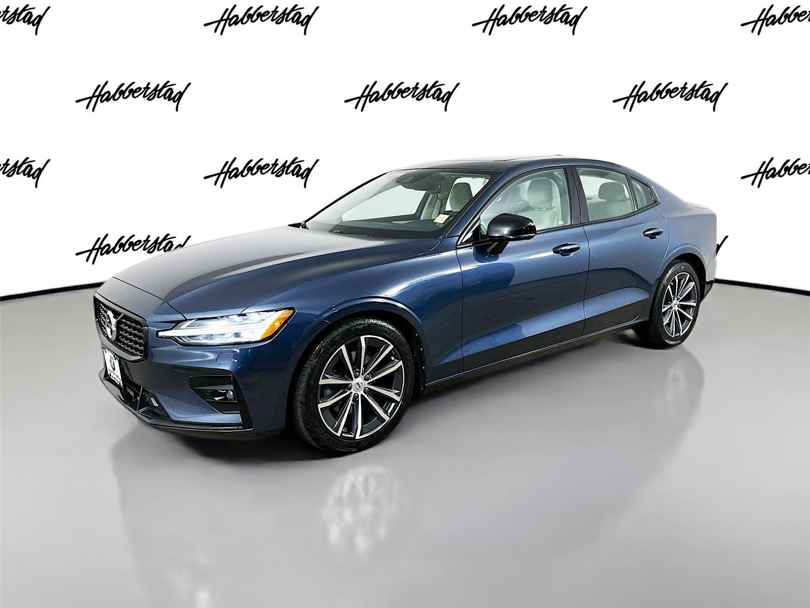 2022 Volvo S60 B5 Momentum FWD