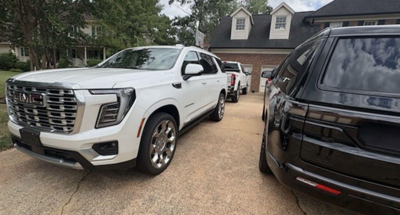White Frost Tricoat 2025 GMC Yukon SUV / Crossover Four-Wheel Drive Automatic
