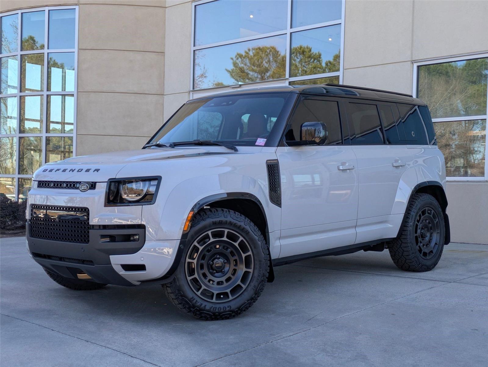 2026 Land Rover Defender 110 P635 OCTA AWD