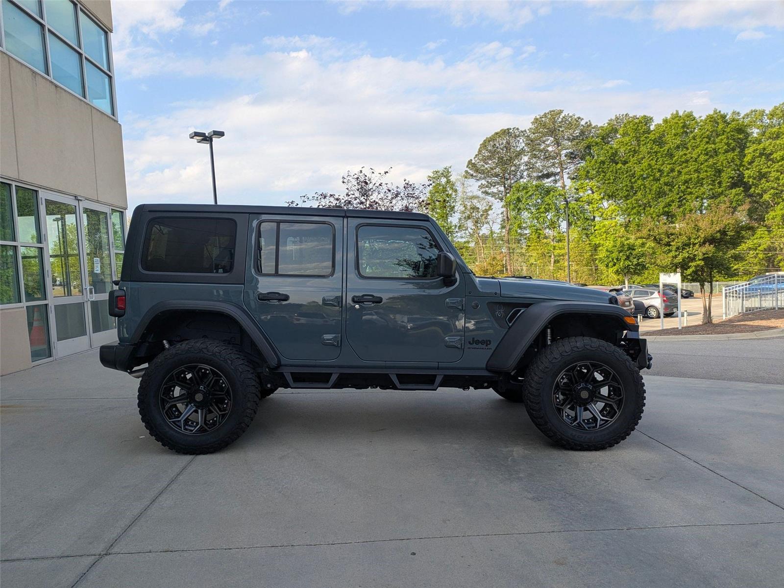 View vehicle photo 4