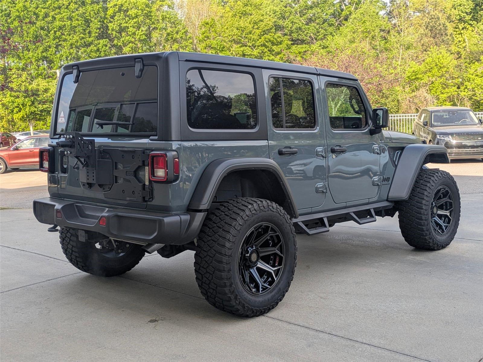 View vehicle photo 5