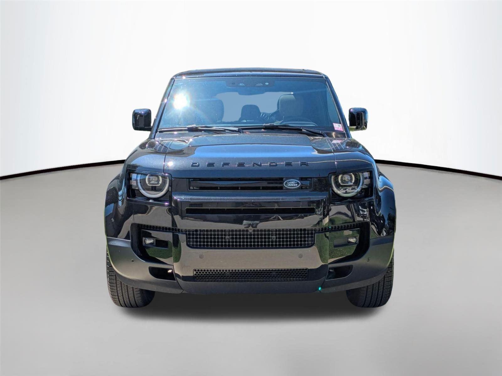 Used 2026 Santorini Black Metallic Land Rover S image 2