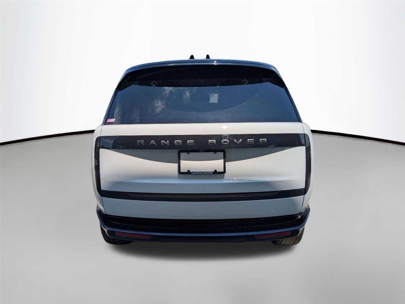 Used 2025 Fuji White Land Rover SE image 5