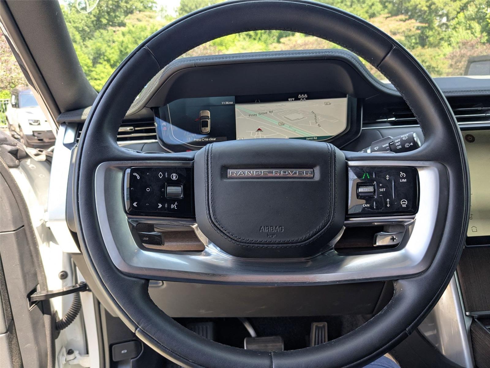 Used 2025 Fuji White Land Rover SE image 9