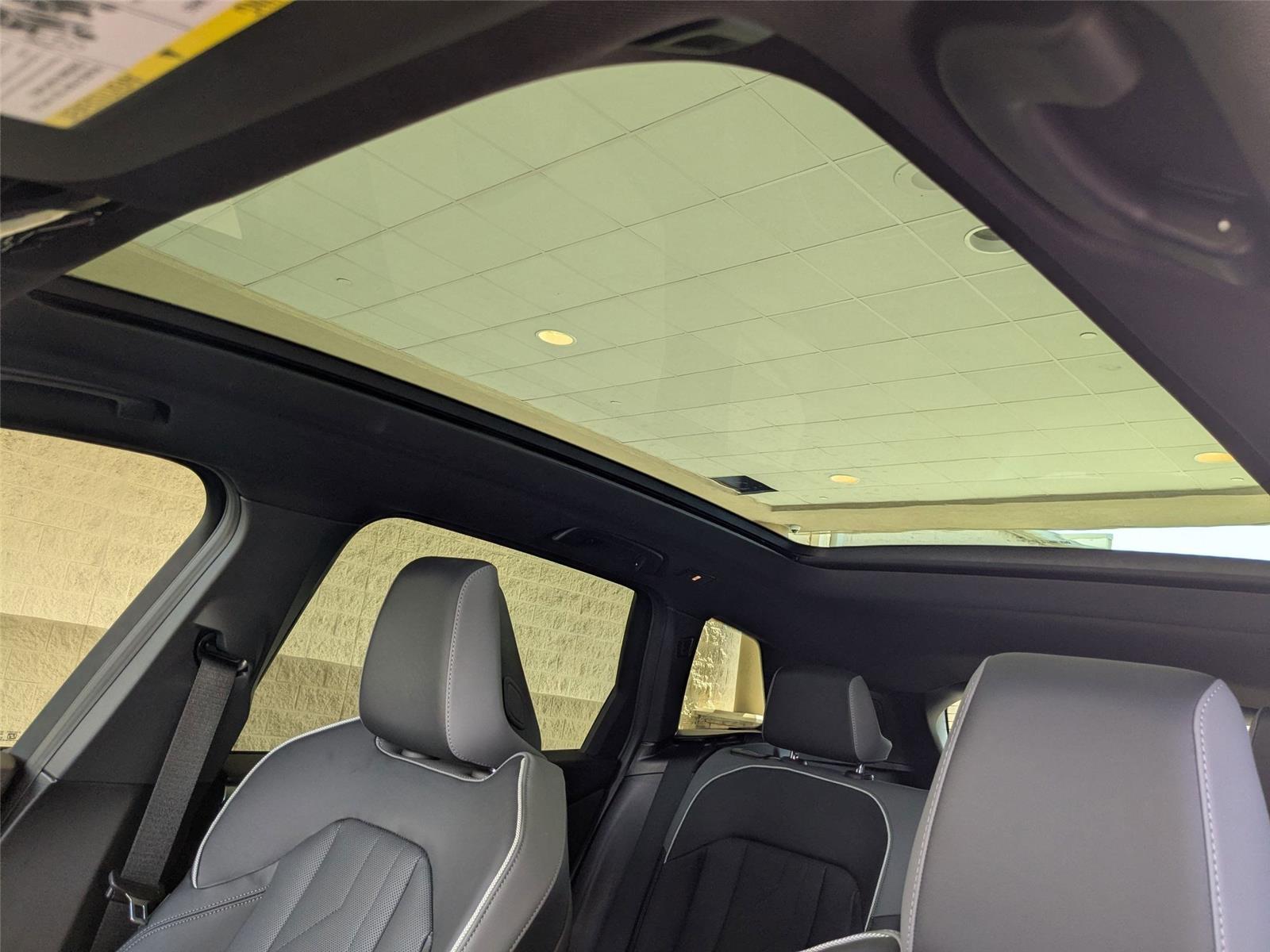 Used 2025 Dune Grey Metallic BMW M50 xDrive image 22