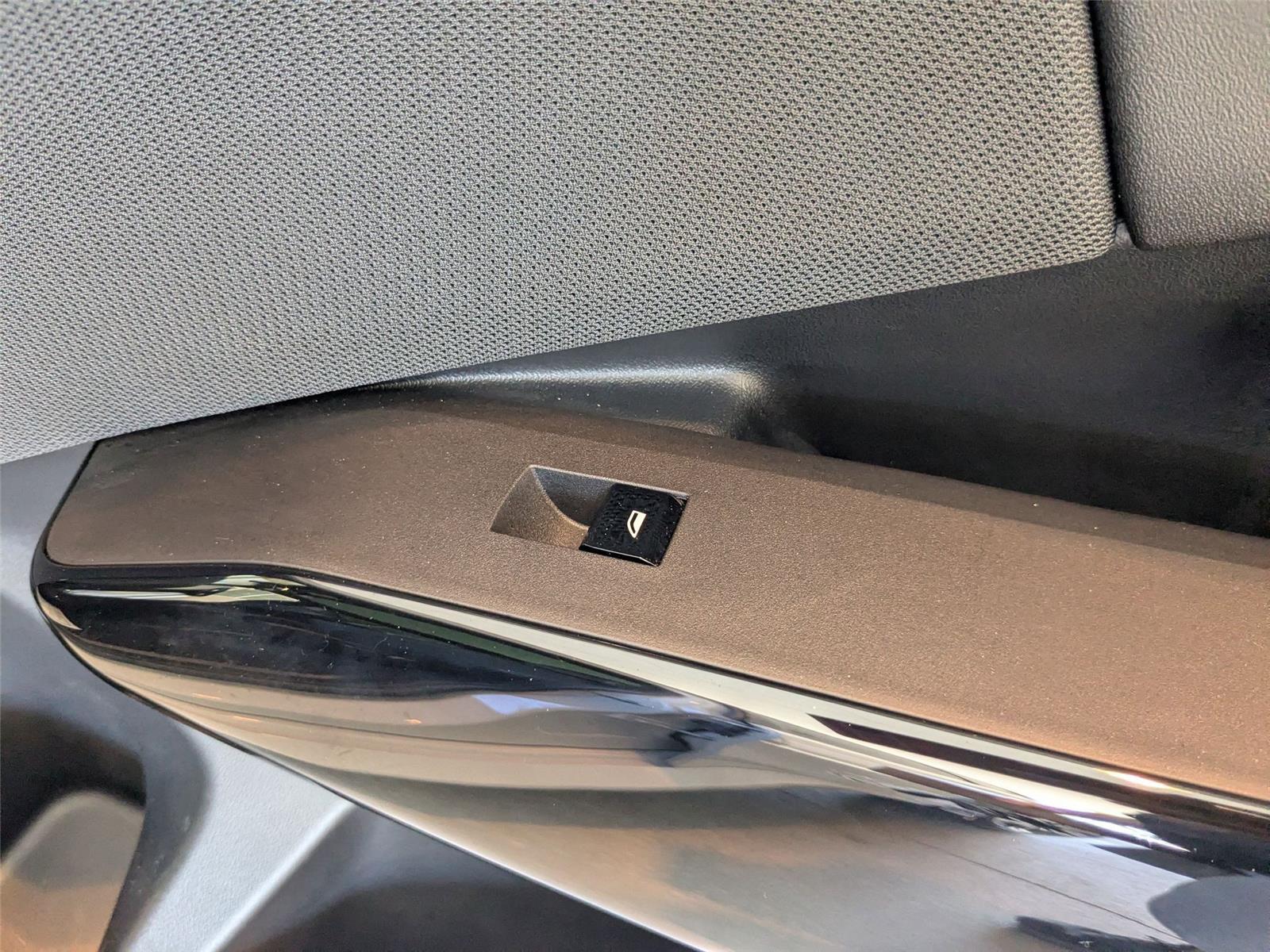 Used 2025 Dune Grey Metallic BMW M50 xDrive image 32